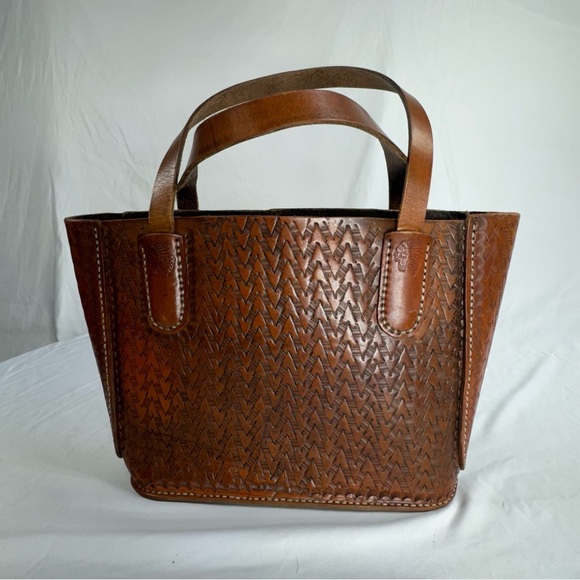 Handcrafted Vintage Thick Leather Embossed Arrowhead Design Handbag - Picture 10 of 10